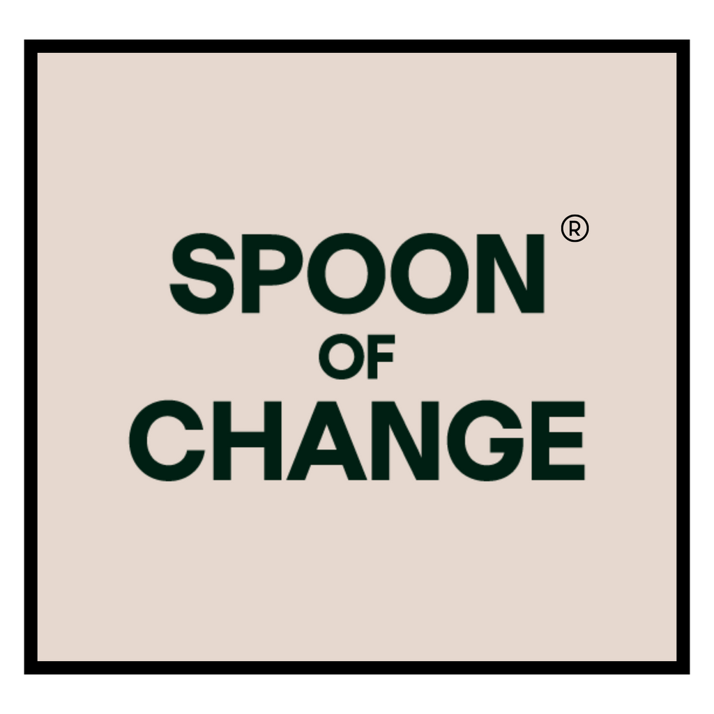 Spoon of Change Logo Algenöl Vegan Omega-3 DHA und EPA Langkettige Fettsäuren Ungesättigt Nachhaltig Algen Mikroalgen Öl Laborgeprüft Studien Dosis Menge